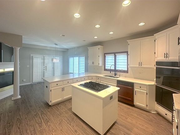 3rd image of 670 Leslie Ct