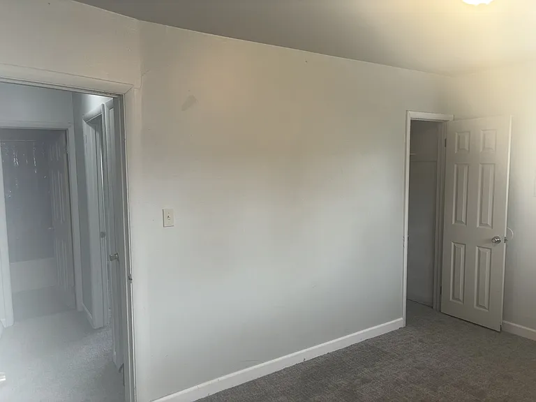 282 N Beverly Ave — Photo 10