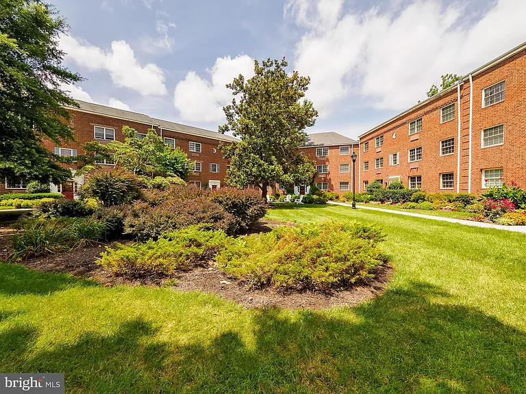 1608 W Abingdon Dr #102 — Photo 4