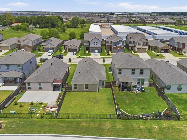 25343 Trinity Oakley Ct — Photo 26