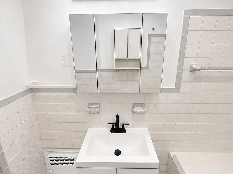 135 Liberty St #2 — Photo 4