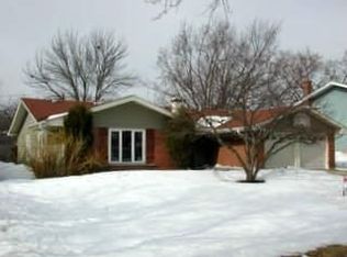 2036 Hilltop Rd, Hoffman Estates, IL 60169