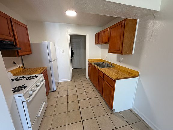 3rd image of 7832 Dorsett Dr