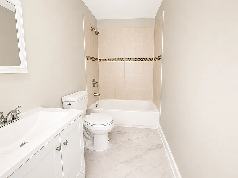 271-273 S 8th St #2 — Photo 12