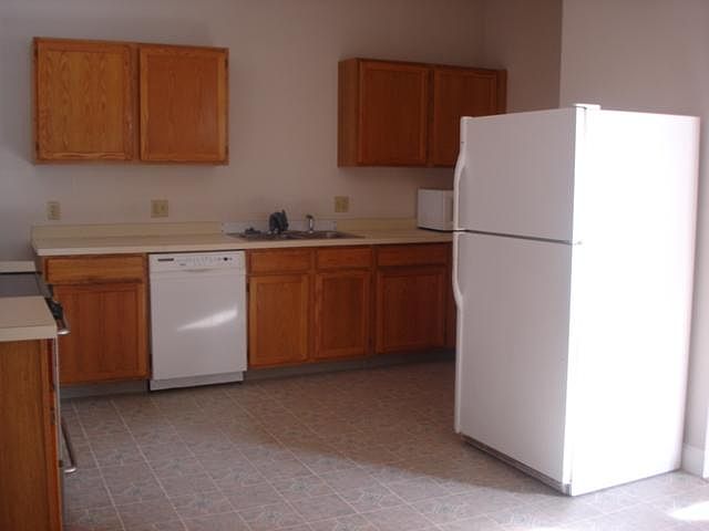 1st image of 288 Williams St Floor 2