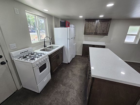 4th image of 403 S Leroux St Unit A