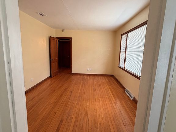 5th image of 425 Laurina St