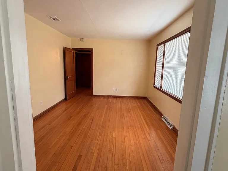 425 Laurina St — Photo 5