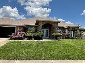 1st image of 715 Fairlawn Dr