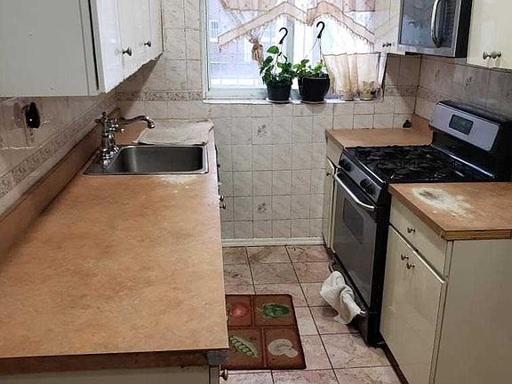 4th image of 82-18 165th St #82-18