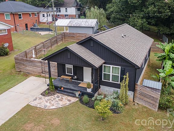 3rd image of 122 NW Crowell Dr