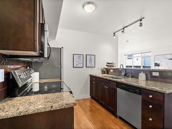 4th image of 1620 Belmont Ave