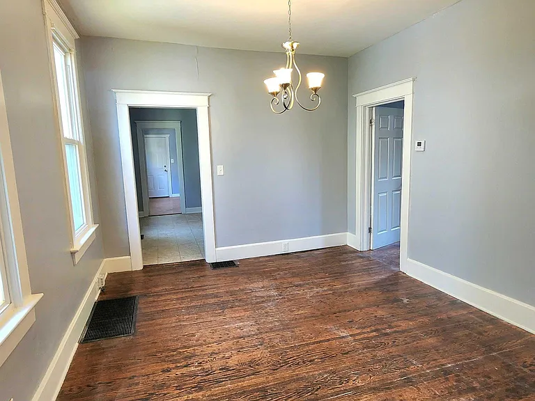 1421 E Sycamore St — Photo 5