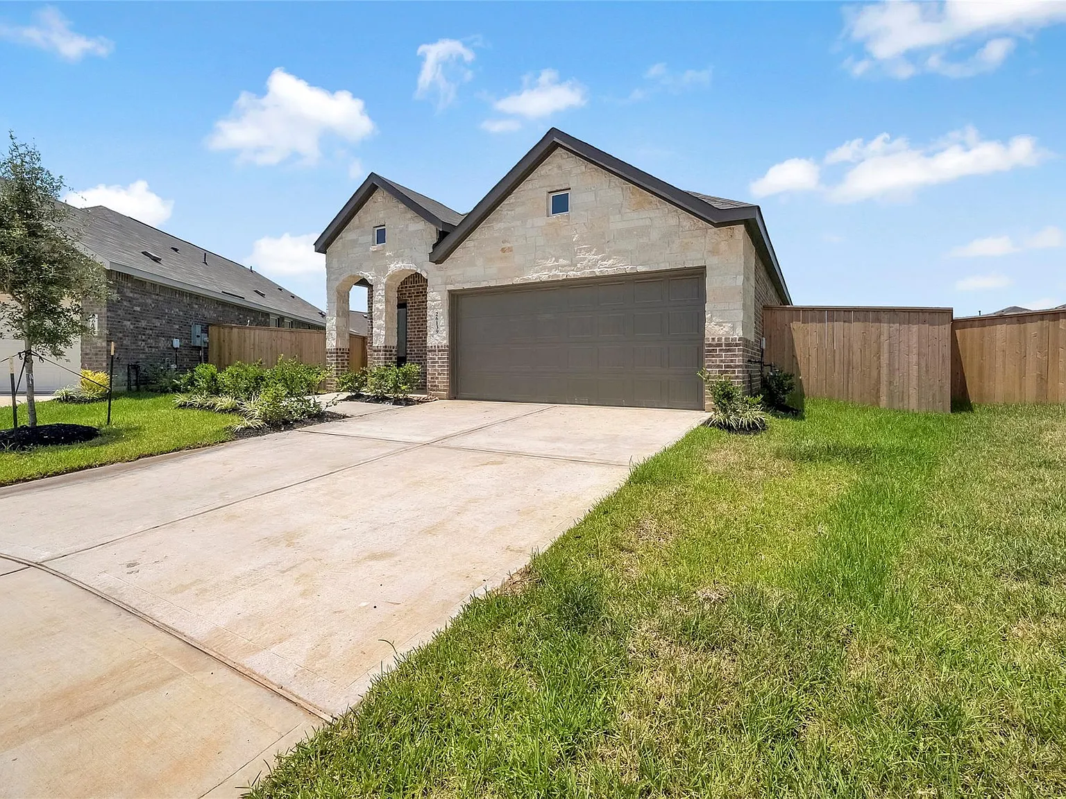 4 bed, 3.0 bath, 1868 sqft, $2,500 — Photo 2