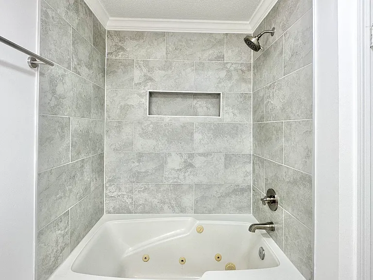 5445 Pine Oak Ln — Photo 16