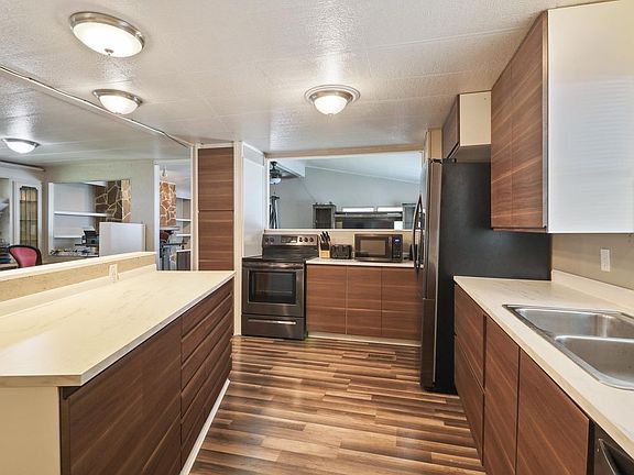2nd image of 139 Sand Pebble Cir