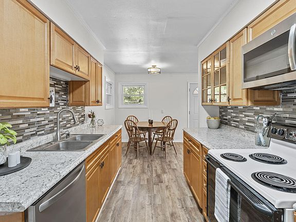5th image of 3307 Winston Rd