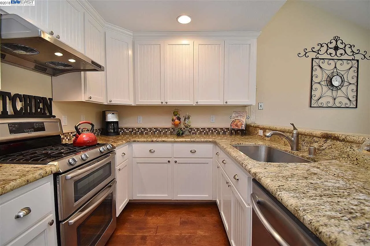 1581 Buttercup Ct photo 1