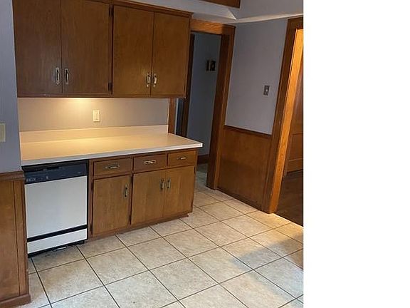 4th image of 618 E 158th St