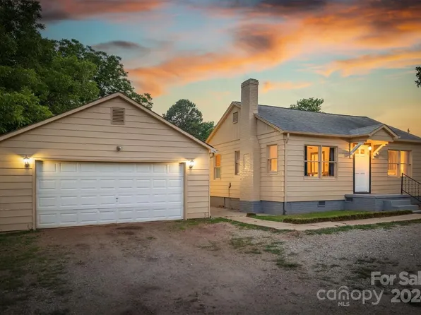 2141 Dove St, Newton, NC 28658