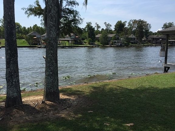 4th image of 21135 Waterfront East Dr