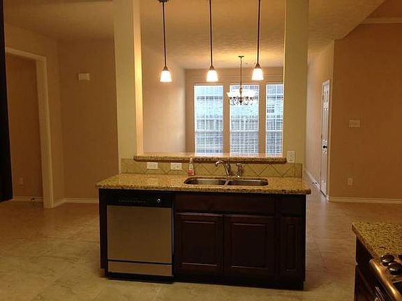5th image of 1028 Emerald Dove Ave