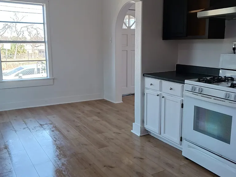 414 W Theo Ave — Photo 22