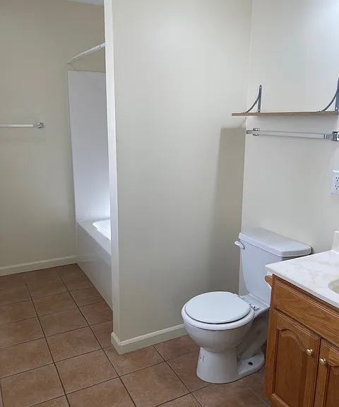 204 Saratoga Cir — Photo 12