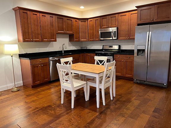 Kitchen - Table can be included