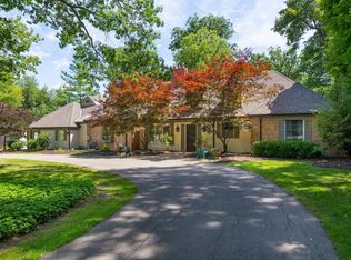 2760 Lake Dr SE, East Grand Rapids, MI 49506