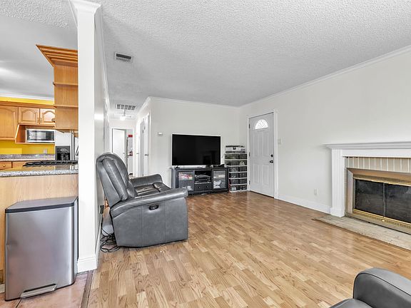4th image of 2631 Mayfair Ave