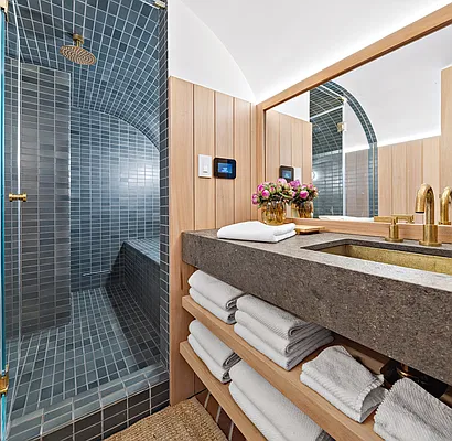 Sold by Compass | media 14