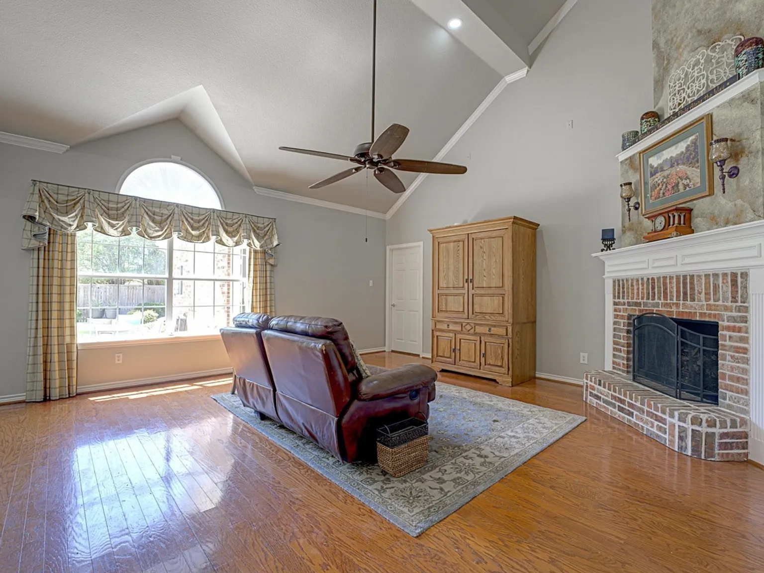 5 bed, 4.5 bath, 3011 sqft, $3,200 — Photo 4