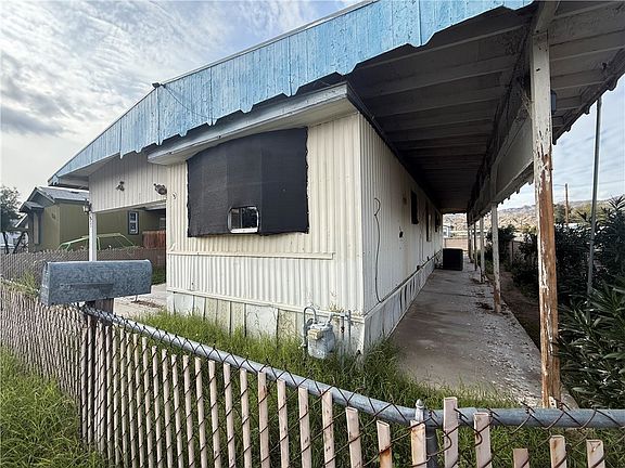 2nd image of 1851 Oliver Drive