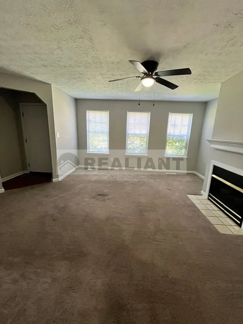 3 bed, 2.5 bath, 1438 sqft, $1,695 — Photo 3