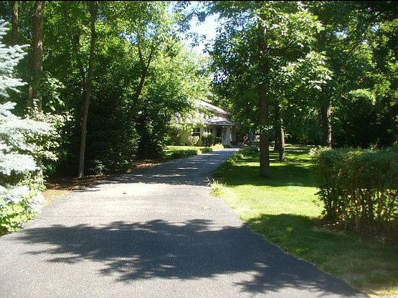 2nd image of 1100 E Thornbury Ln