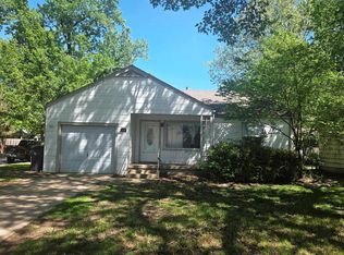 820 Grandview Ave, Newton, KS 67114