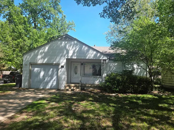 820 Grandview Ave, Newton, KS 67114