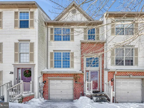 97 Colonial Dr, Hanover, PA 17331
