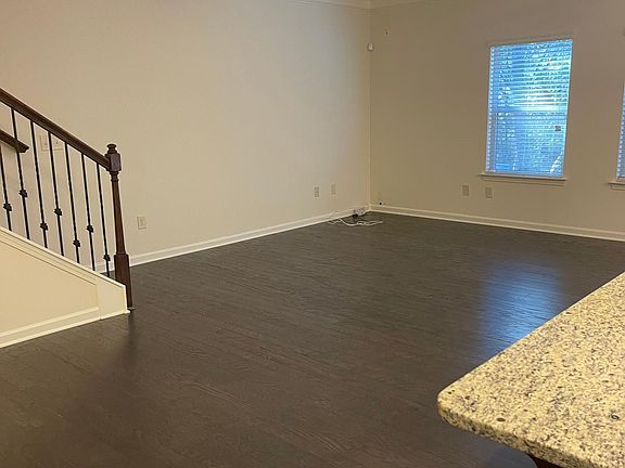 4th image of 243 Green Bridge Ct