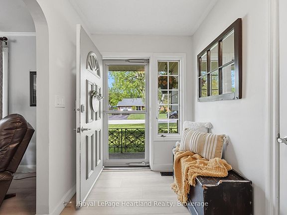 3rd image of 36589 Dunlop Dr