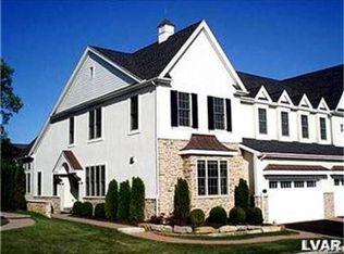 1922 Carriage Knoll Dr, Bethlehem, PA 18015