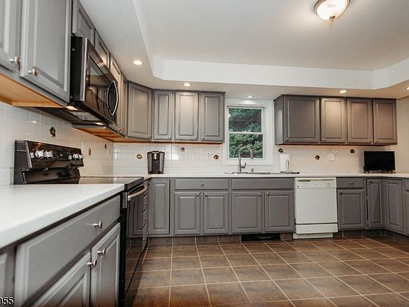 4th image of 7 Twin Pond Rd