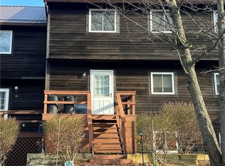 14 Pinewood Ln, Naples, NY 14512