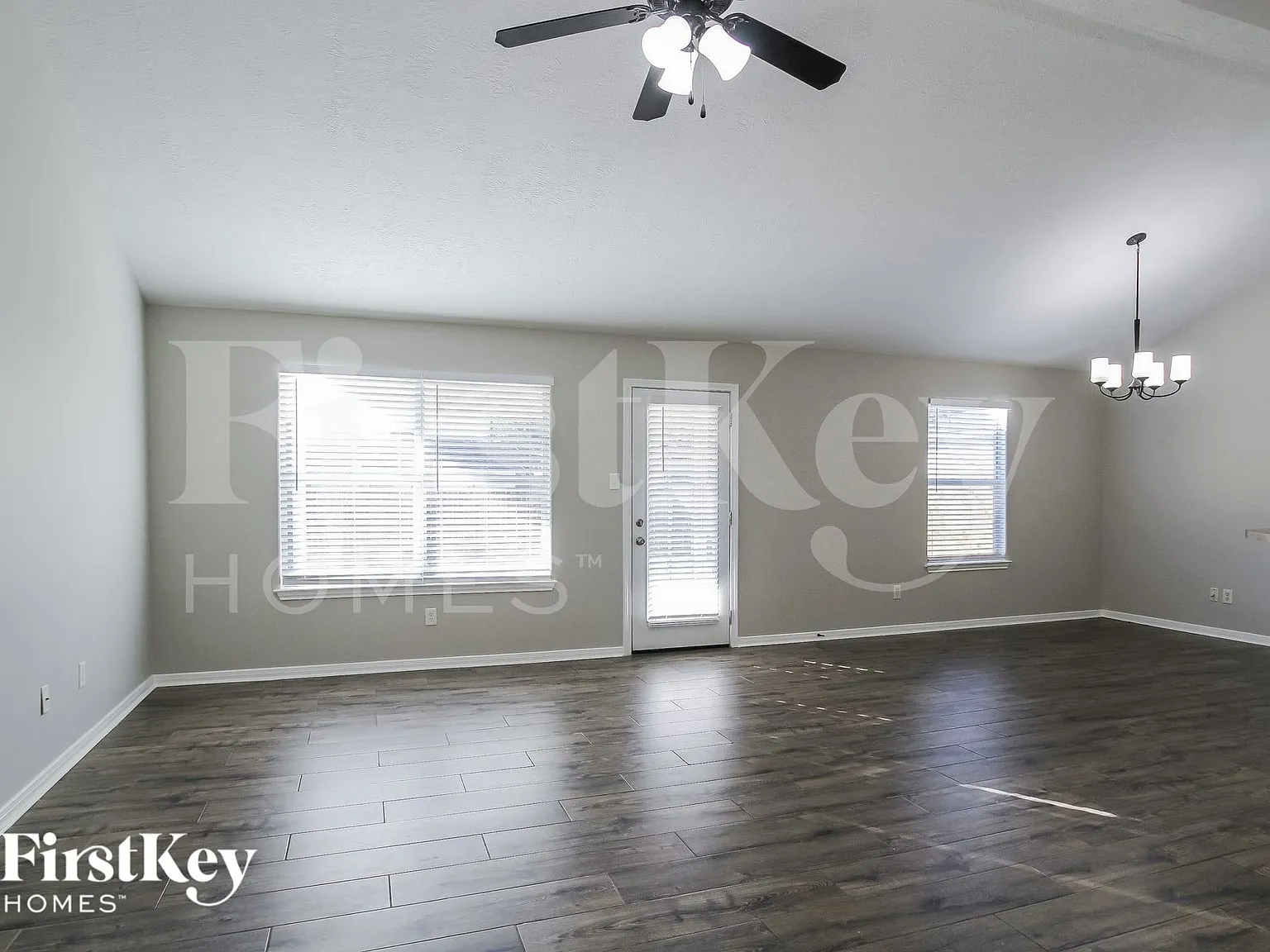3 bed, 2.0 bath, 1542 sqft, $1,755 — Photo 3