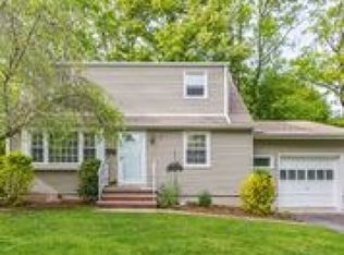 27 Lyon Rd, Waldwick, NJ 07463