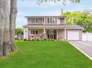63 Ballad Cir, Holbrook, NY 11741