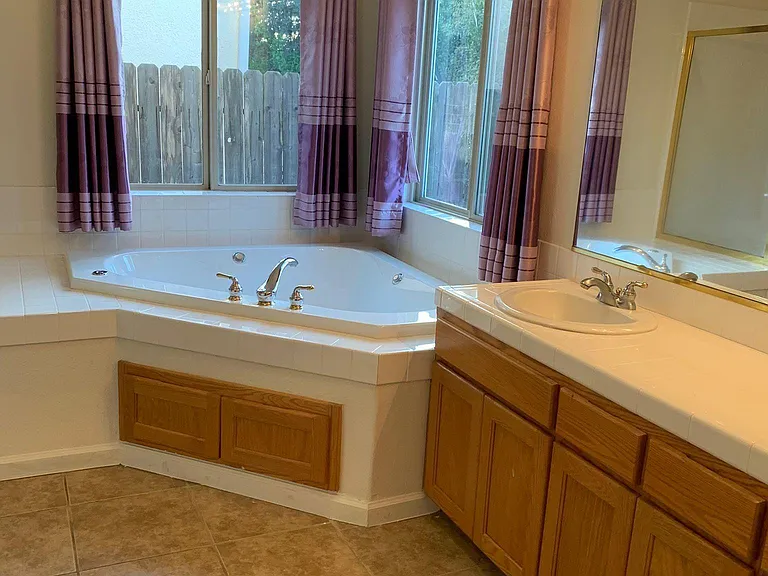 2832 E Cromwell Ave — Photo 27