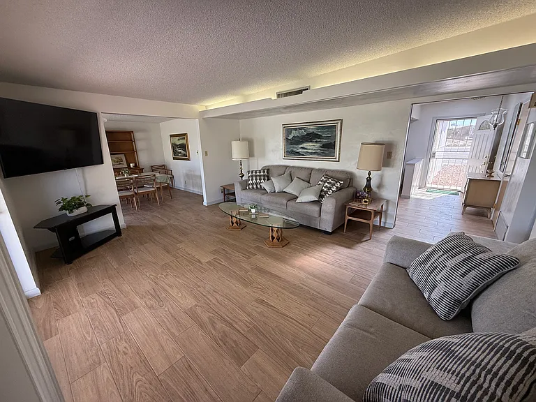 1832 S Tam O Shanter Ave — Photo 24