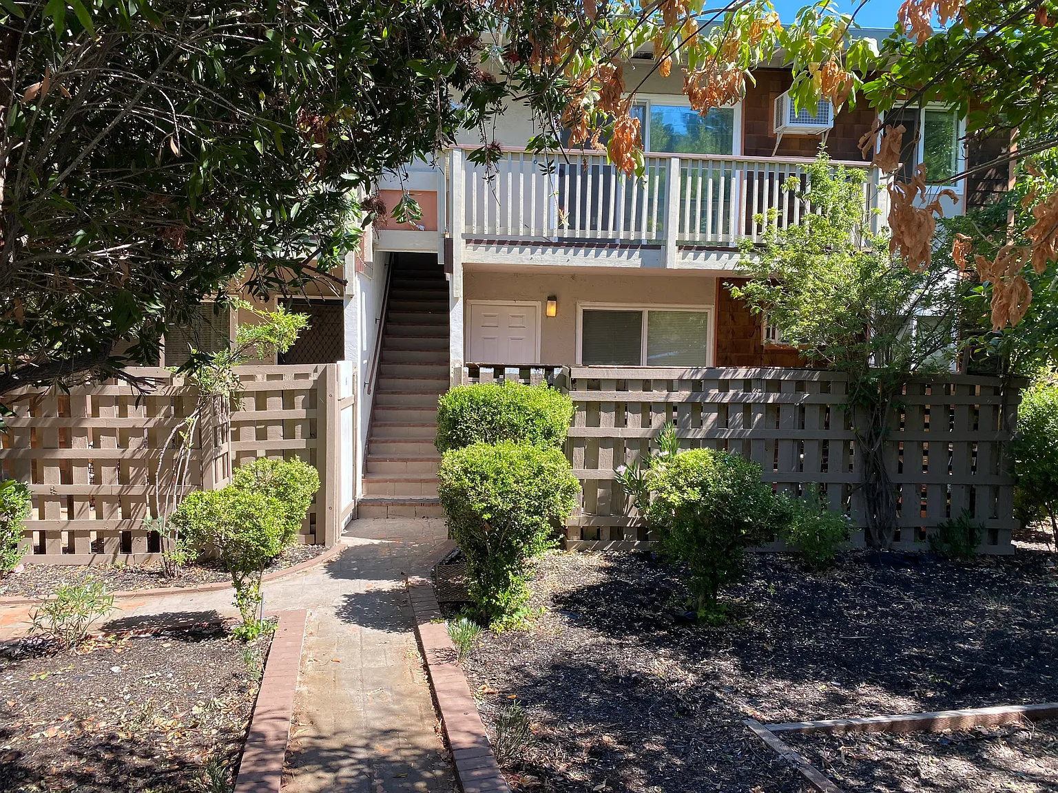 2 bed, 870 sqft, $2,350 — Photo 1